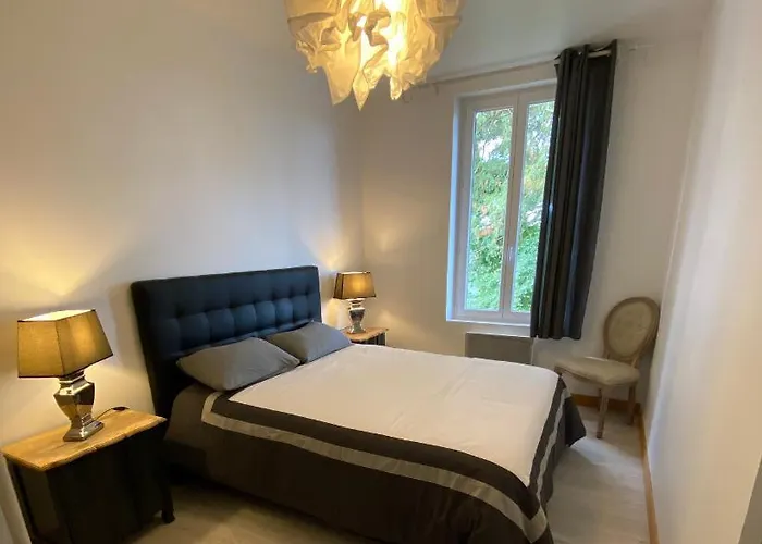 De L'abbaye * Saint-Astier (Dordogne)